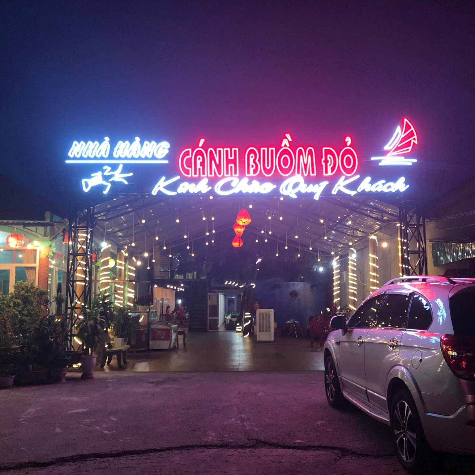 Nhà hàng Cánh buồm đỏ Quảng Bình